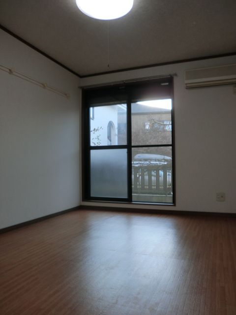 居室・リビング　お部屋明るい！