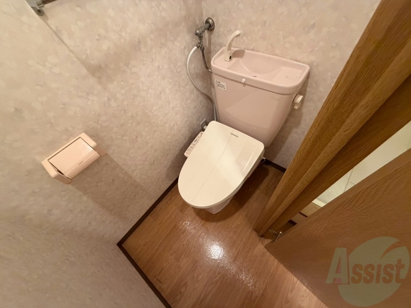 トイレ　ウォシュレット機能がついたトイレです。安心して使用できますね