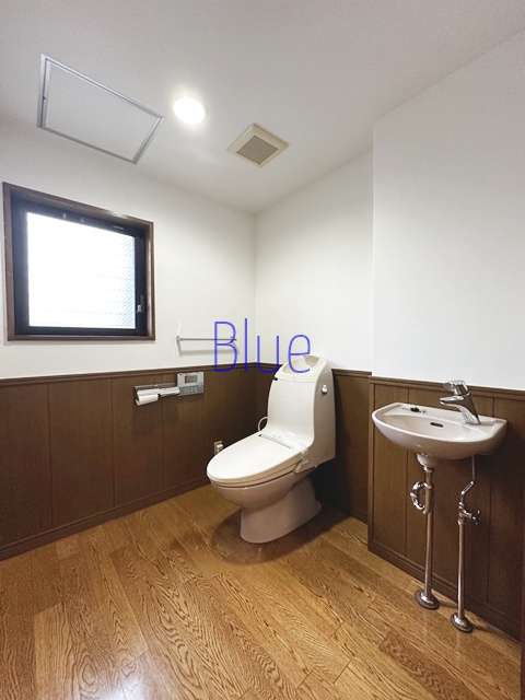 江ノ島電鉄線 腰越駅 徒歩9分 3階建 築27年のトイレ写真