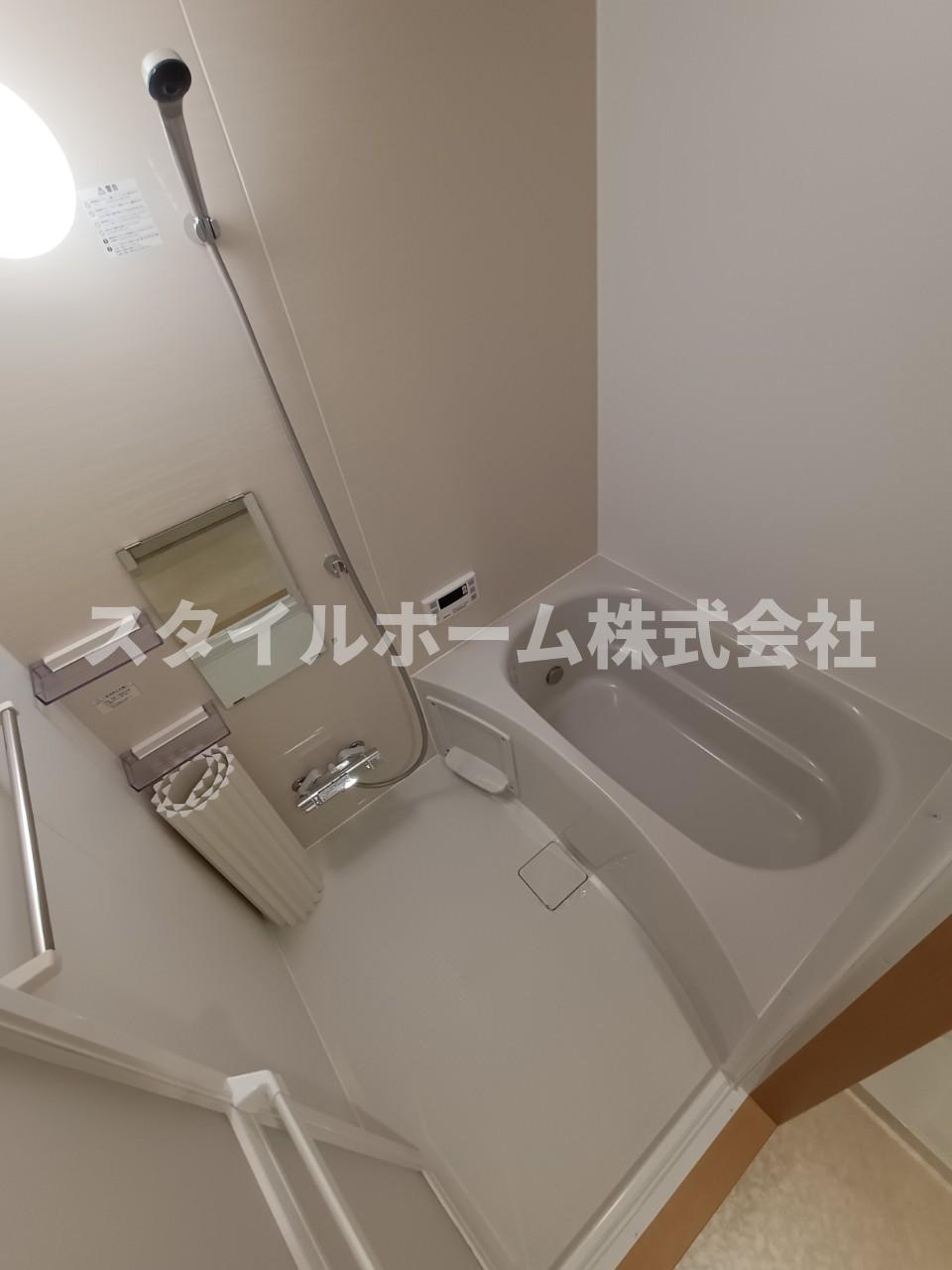 バス・シャワールーム　同建物内別部屋の写真です。