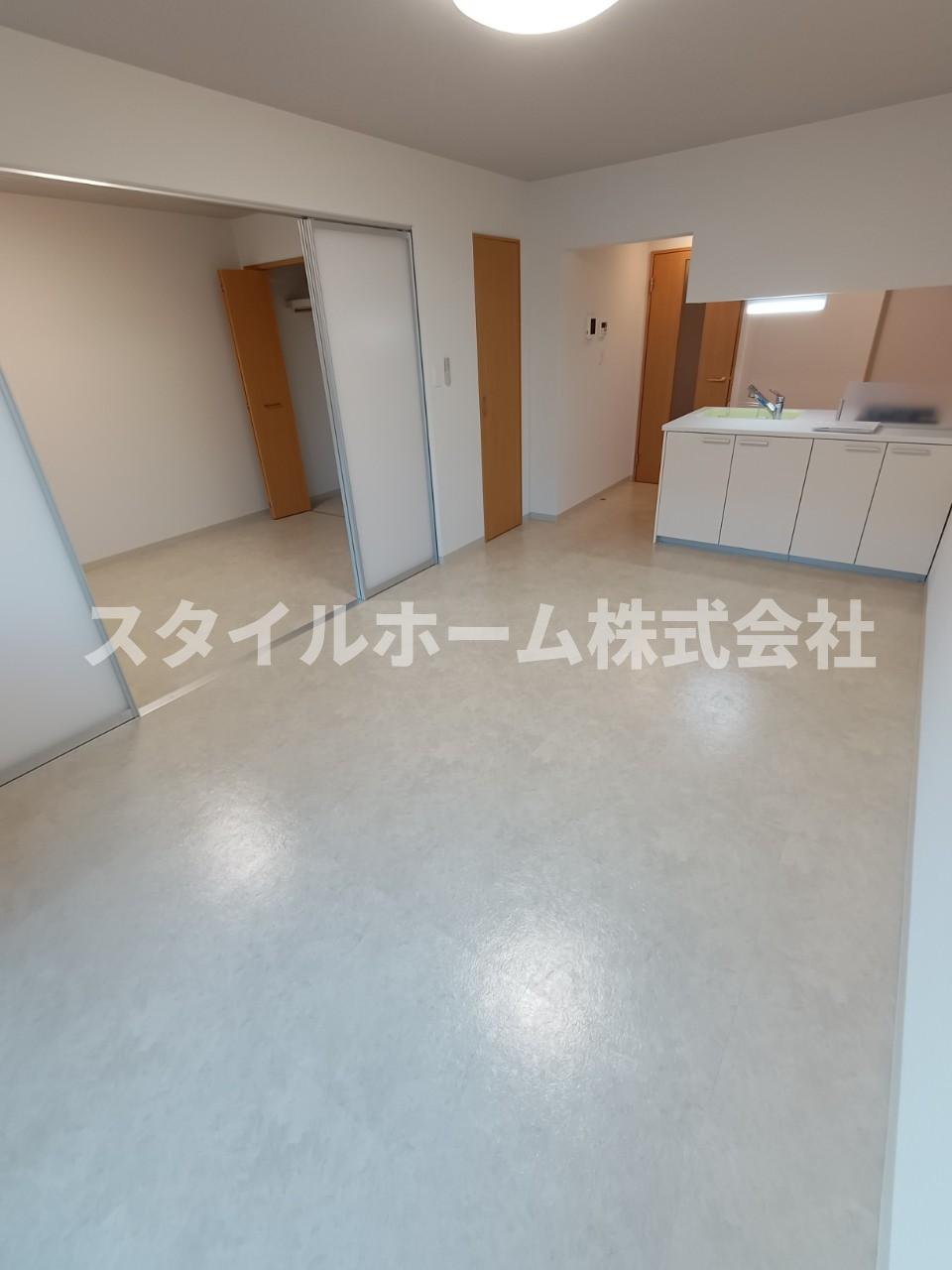 居室・リビング　同建物内別部屋の写真です。