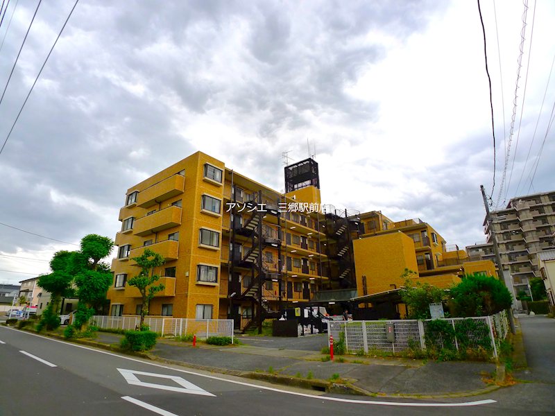 建物外観　ISM三郷のご紹介は住まいの窓口アソシエにお任せ下さい。