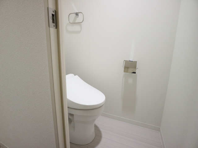 トイレ　203号室の写真です。