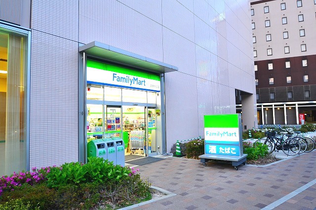 コンビニ　ファミリーマート（コンビニ）まで208m