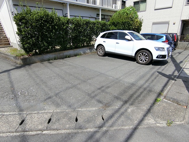 【シティハイムパインズの駐車場】