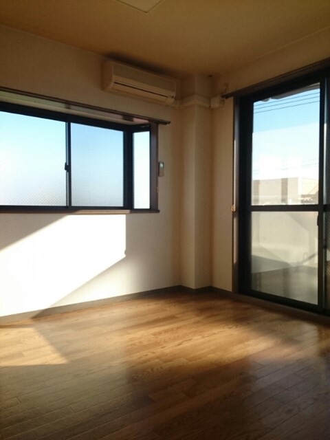 居室・リビング　画像は301号室です（参考）