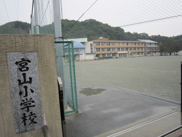 【ジュマペル　ナカザワの小学校】