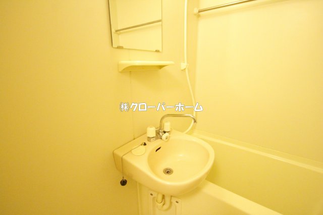 【横須賀市森崎のアパートの洗面設備】