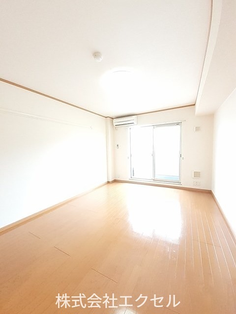 居室・リビング　エアコン完備の室内です。