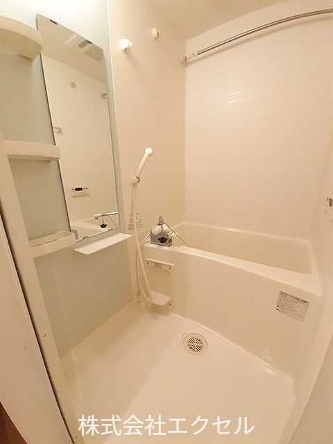 バス・シャワールーム　追い焚き機能付きの浴室です。