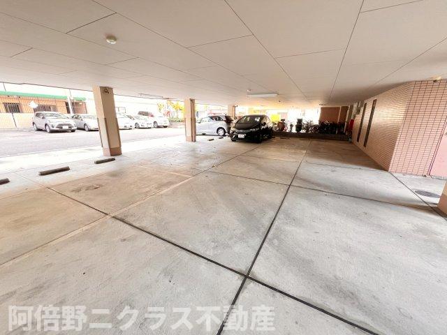 【大阪市東住吉区西今川のマンションの駐車場】