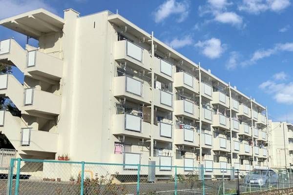 四日市市高花平のマンションの建物外観