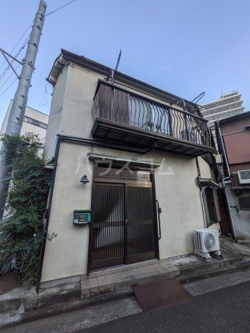 石川町３丁目戸建の建物外観