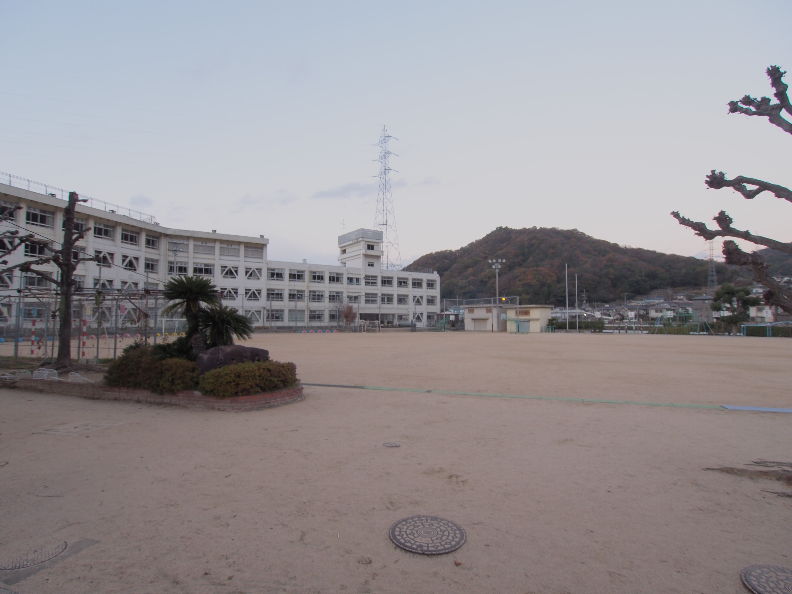 【広島市安芸区中野のアパートの小学校】