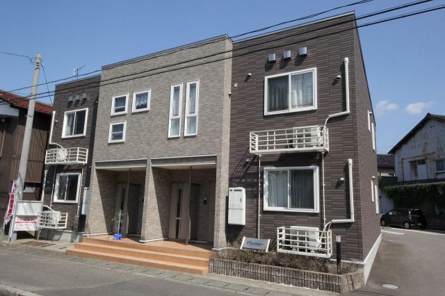 加賀市山代温泉のアパートの建物外観