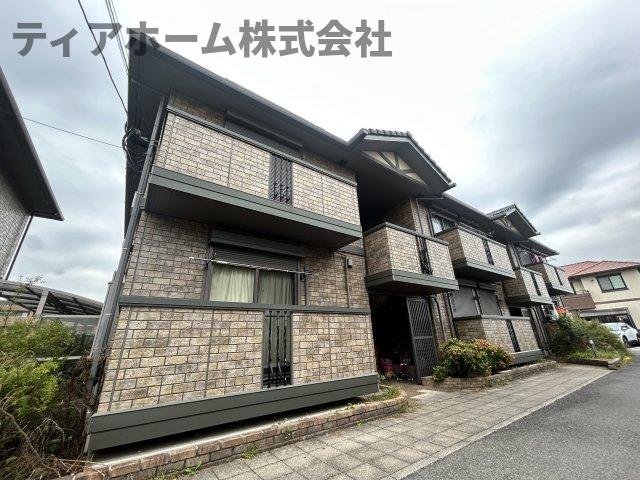 【ロジュマン葛城B棟の建物外観】