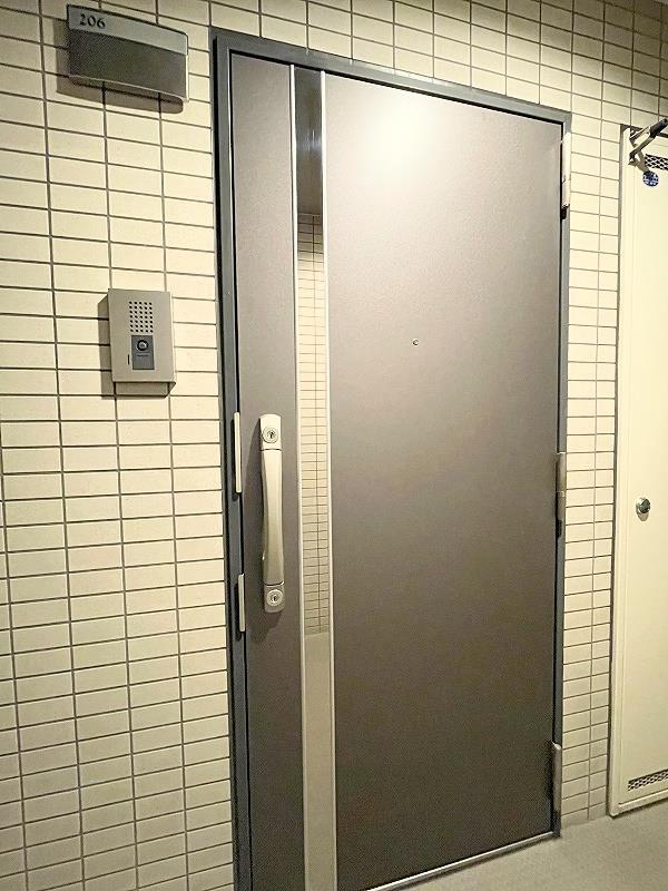 玄関　玄関外側