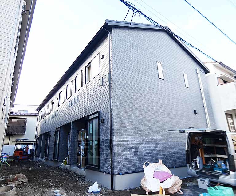 【京都市伏見区深草平田町のアパートの建物外観】