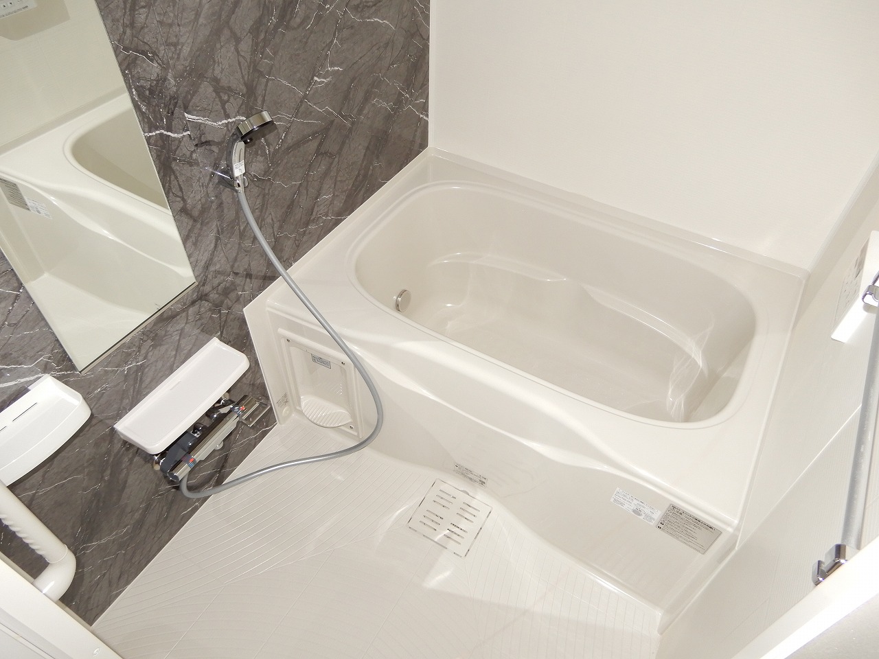 バス・シャワールーム　浴室乾燥・追い焚き機能付き