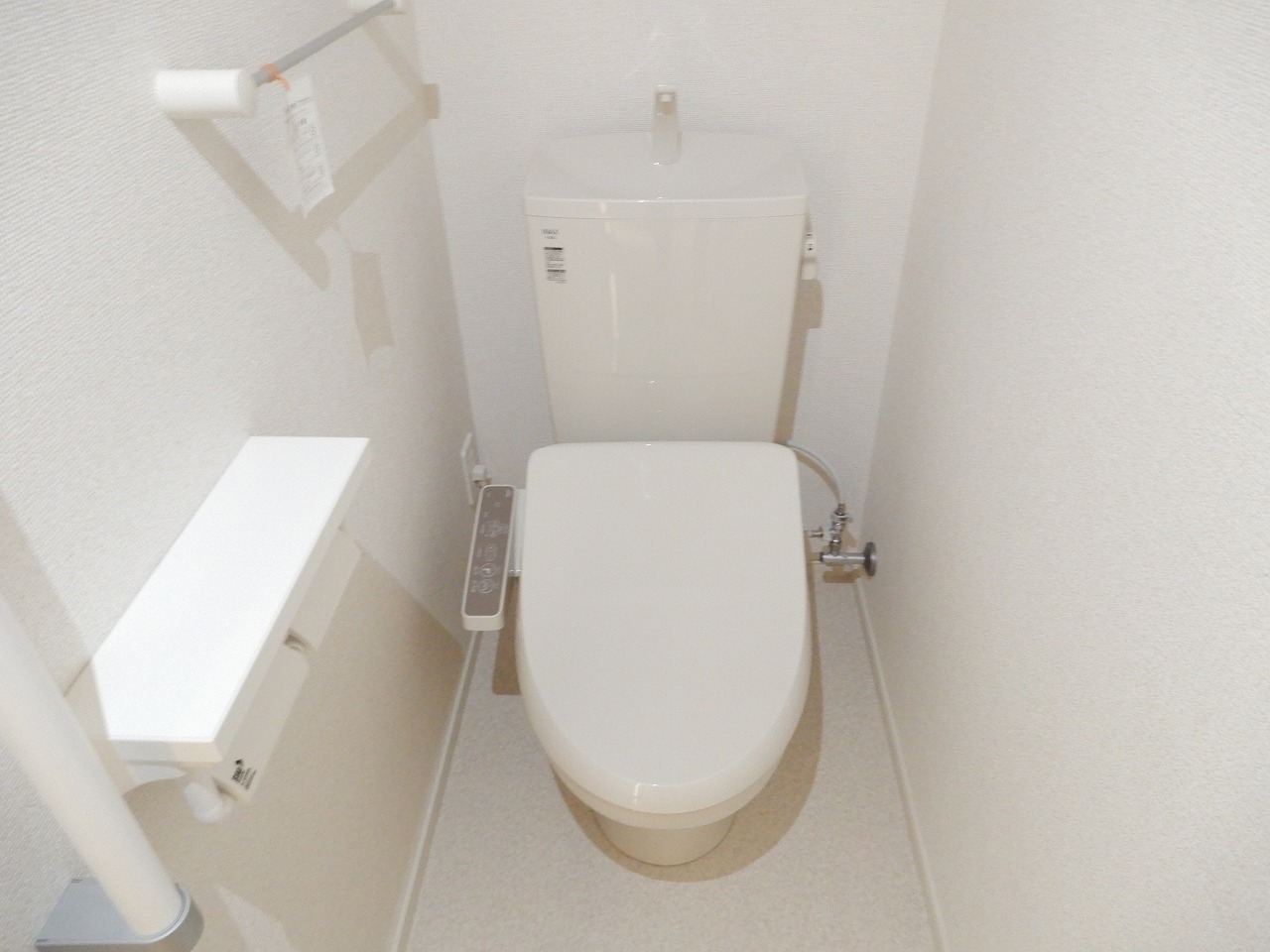 トイレ　温水洗浄便座