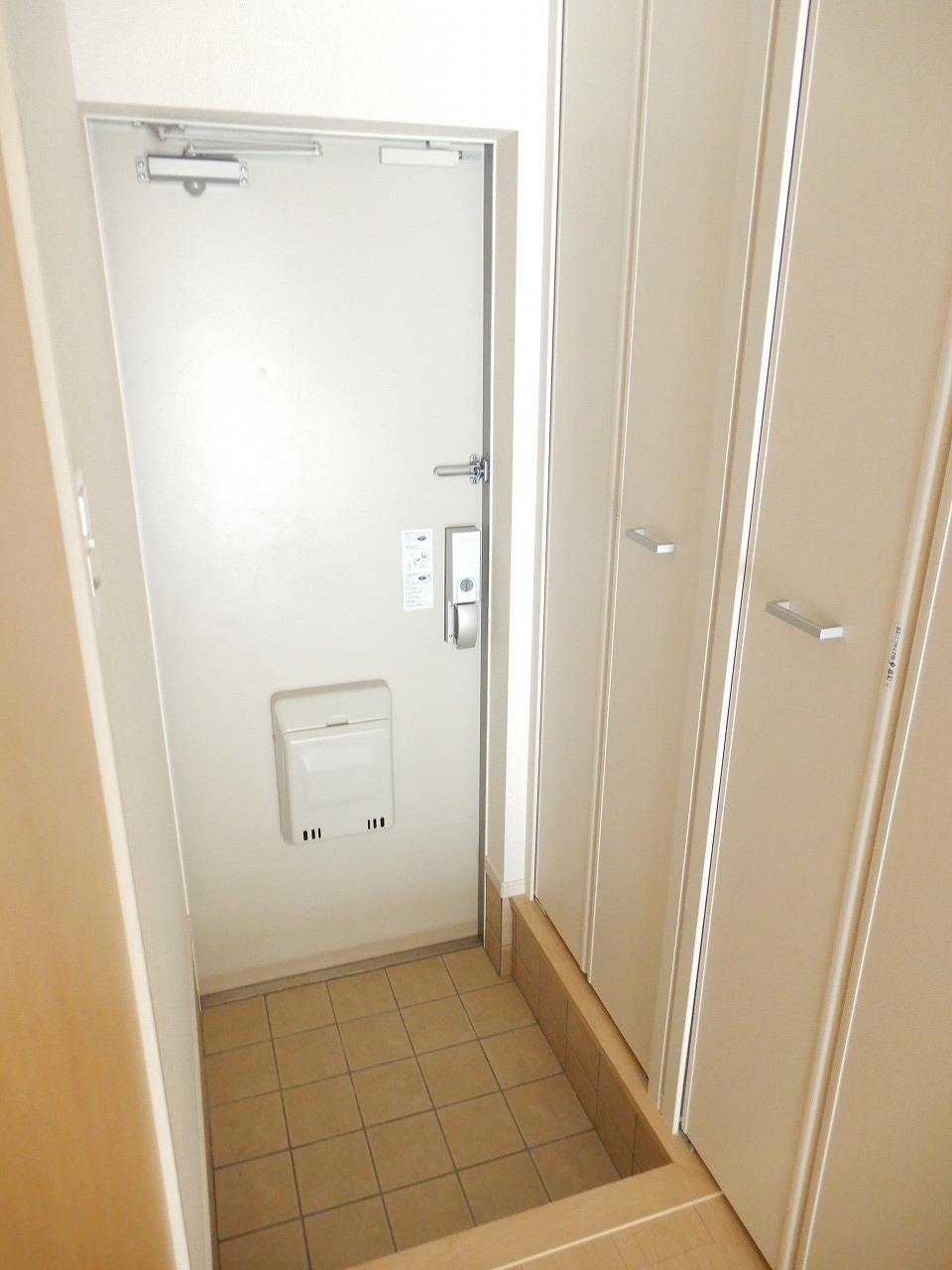 玄関　シューズボックスと玄関収納もあります