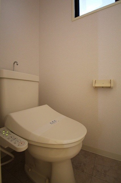 トイレ　同物件、別号室のものです。