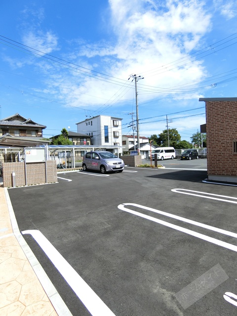 【岸和田市野田町のアパートの駐車場】