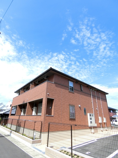 【岸和田市野田町のアパートの建物外観】