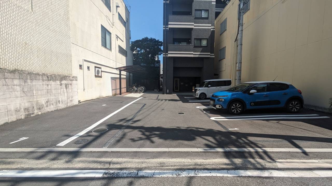 【松山市千舟町のマンションの駐車場】