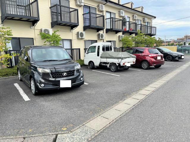 【郡山市島のアパートの駐車場】