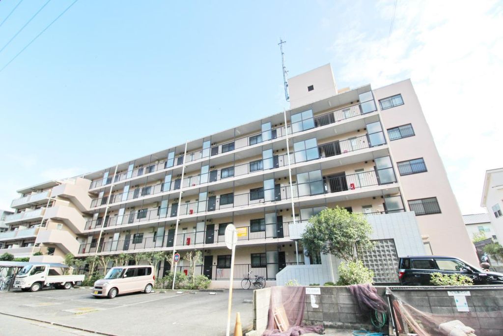 平塚市松風町のマンションの建物外観