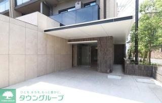 【世田谷区弦巻のマンションのエントランス】