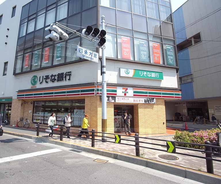 【京都市下京区塩屋町のマンションのコンビニ】