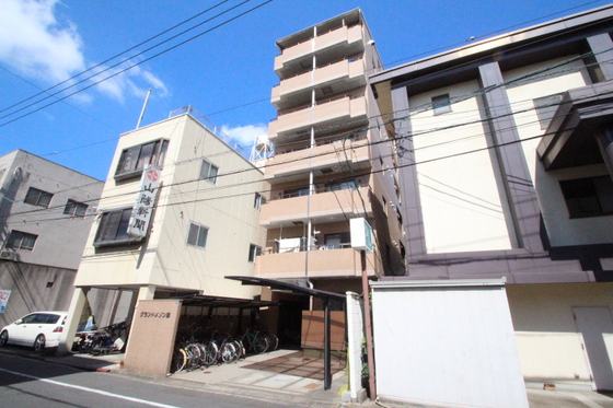 岡山市北区野田屋町のマンションの建物外観