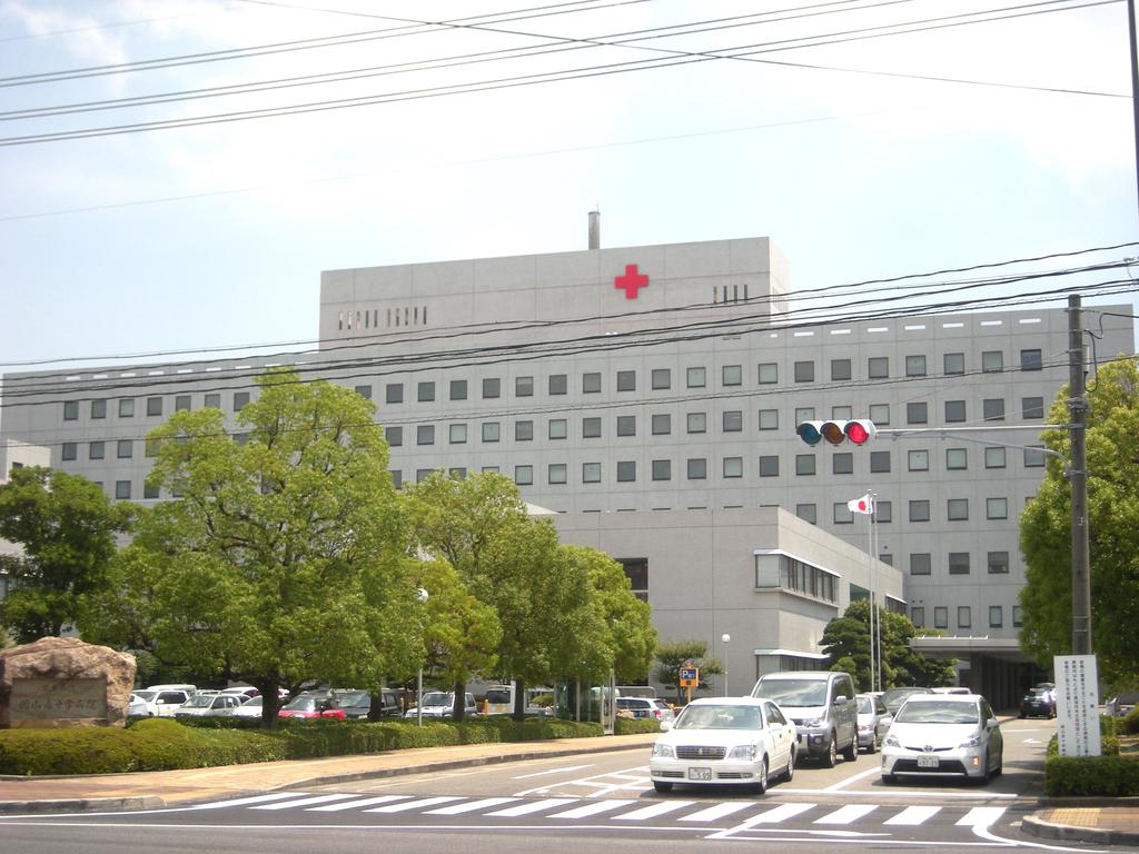 病院　総合病院岡山赤十字病院（病院）まで351m
