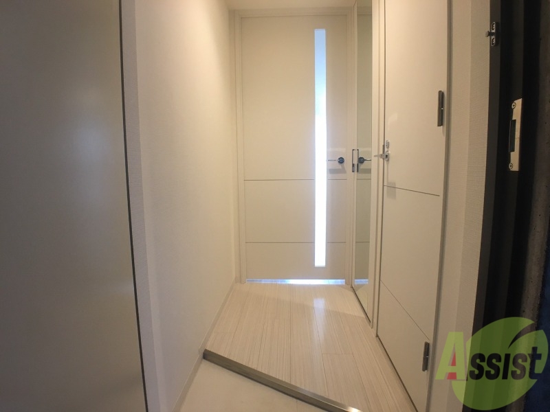 玄関　玄関の様子です。明るい印象ですね。気分もあがりそう。