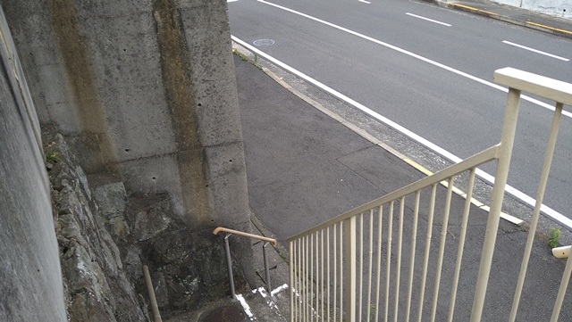 その他共有部分　車道までの階段