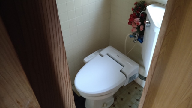 トイレ　洗浄機能付きトイレ