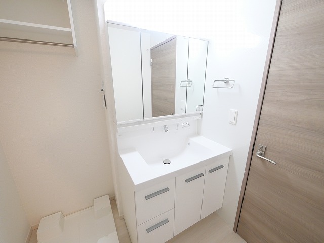 洗面設備　スペースが確保できる洗面所です