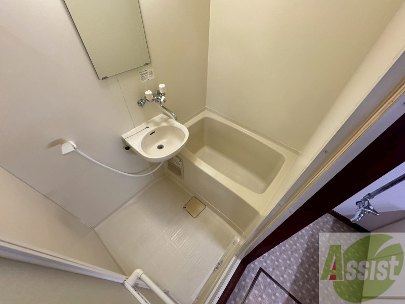 バス・シャワールーム　ユニットバスです。疲れを癒すのに欠かせませんね！