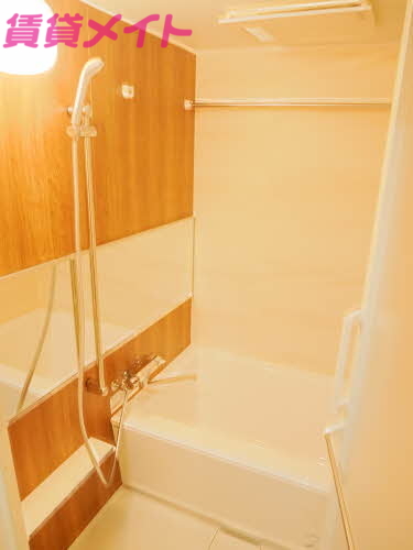 バス・シャワールーム　同物件別部屋の写真です