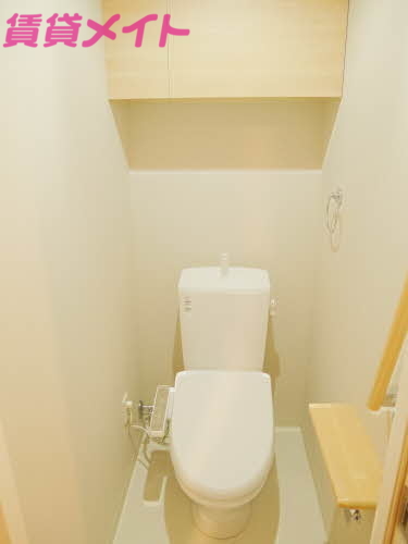 トイレ　同物件別部屋の写真です