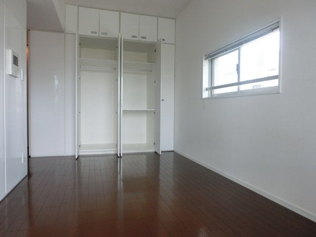 居室・リビング　★角部屋２面採光★