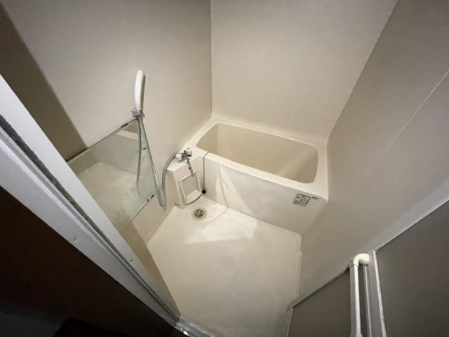 バス・シャワールーム　落ち着いた空間のお風呂です