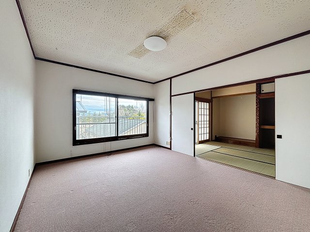 居室・リビング　窓からは光もしっかり入ってきます＾＾