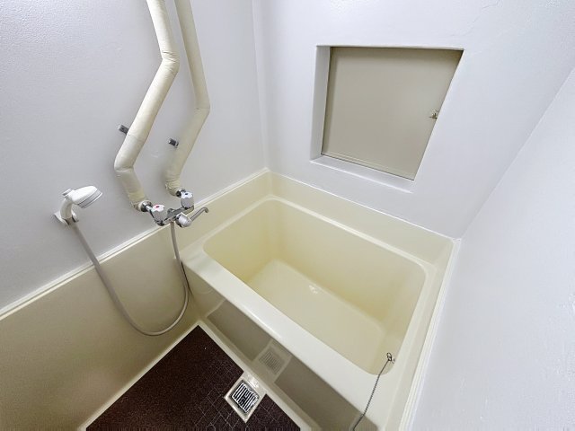 バス・シャワールーム　水周りはシンプル