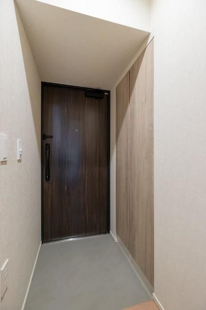 玄関　Aタイプ2024年2月撮影 同タイプ402号室の写真です。