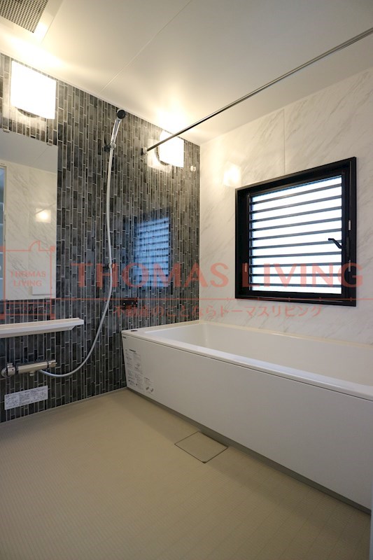 バス・シャワールーム　階数によって建具等の色が違う場合があります。詳しくはお問い合