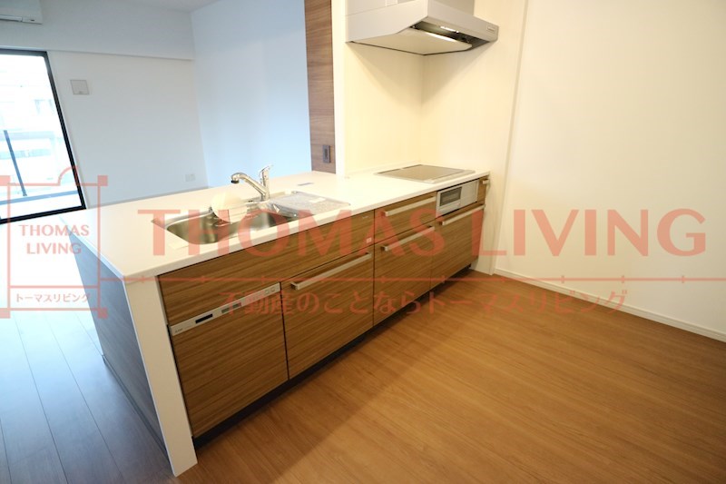 キッチン　階数によって建具等の色が違う場合があります。詳しくはお問い合