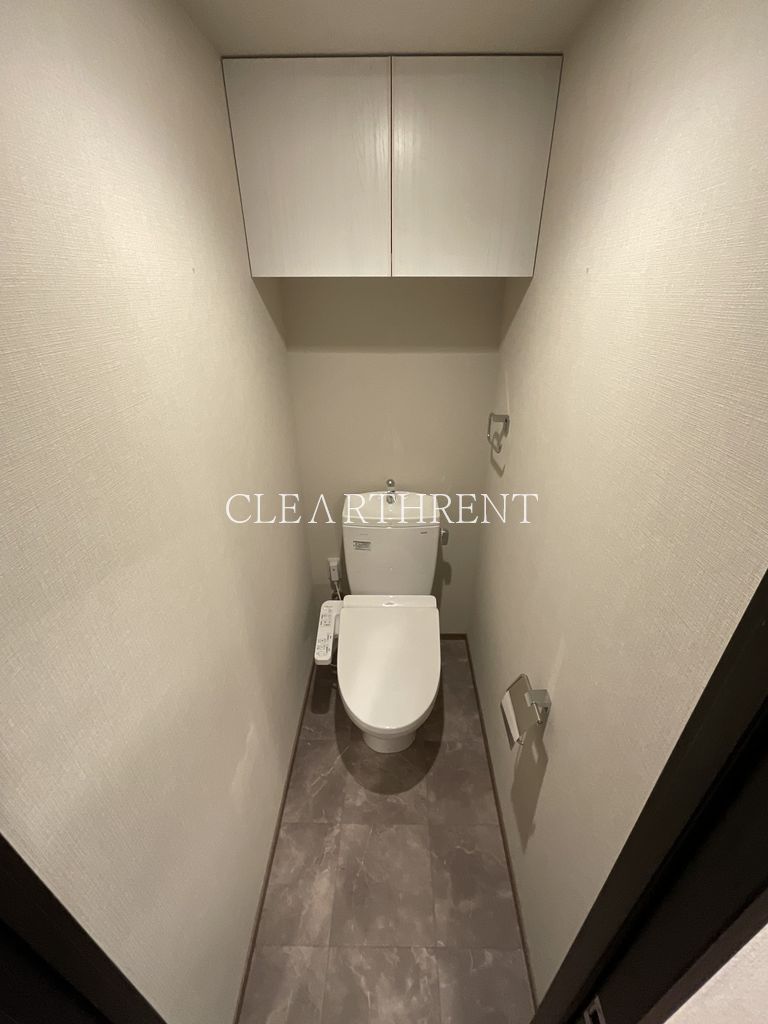 トイレ　清潔感あるシャワー付きトイレ